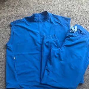 Women’s Rafeala top and Zamora joggers